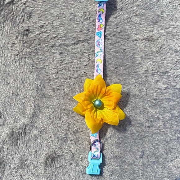 Pastel Collar With Hand-Sewn Flower - Picture 5 of 7